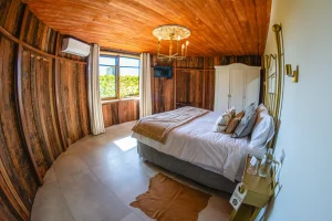 Hotel Cava Colchagua / Santa Cruz, Chile/ Habitaciones en barricas de vino centenarias.