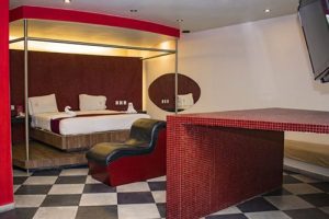 MOTEL DE LUXE
